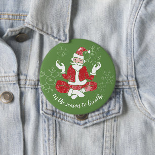 Badge Rond 10 Cm C'Est La Saison Pour Respirer Le Yoga Père Noël