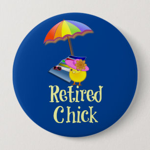 Badge Rond 10 Cm Chick Retraité, Design Décoratif.