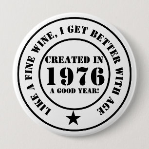 Badge Rond 10 Cm Comme le vin, je vieillis et je m'améliore !