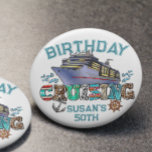 Badge Rond 10 Cm Croisière d'anniversaire personnalisée<br><div class="desc">Cette conception peut être personnalisée dans la zone fournie en modifiant la photo et/ou le texte. Vous pouvez également le customiser en cliquant sur Personnaliser ce Modèle, puis en choisissant l'option cliquer pour customiser et supprimer ou modifier la couleur de l'arrière - plan, ajouter du texte, modifier la couleur ou...</div>