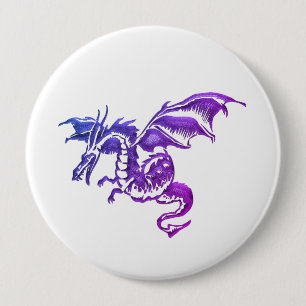 Badge Rond 10 Cm Dragon Violet Volant sur Fond Blanc