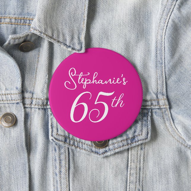 Badge Rond 10 Cm Élégant Monogramme rose 65e fête d'anniversaire (En situation)