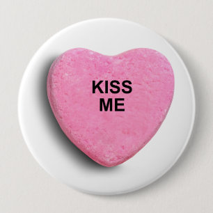 BADGE ROND 10 CM EMBRASSEZ-MOI