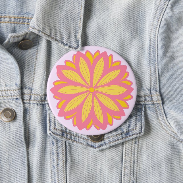 Badge Rond 10 Cm Fleur Botanique Rose Et Jaune (En situation)