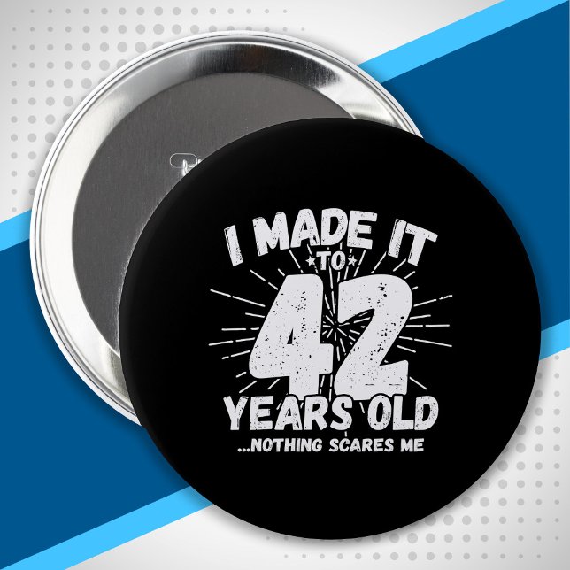 Badge Rond 10 Cm Funny 42nd Birthday Quote Sarcastic 42 Year Old (Créateur téléchargé)