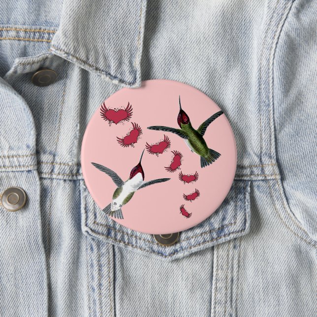 Badge Rond 10 Cm Humming Birds Grunge Hearts with Wings (En situation)