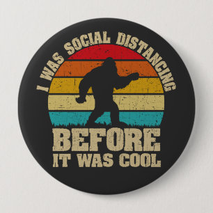 Badge Rond 10 Cm J'étais Distante Sociale Avant D'Être Cool Bigfoot