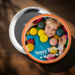 Badge Rond 10 Cm Joyeux Anniversaire Moderne Simple Photo<br><div class="desc">Ce design simple et moderne est composé de typographie serif et d'ajouter une photo personnalisée.</div>