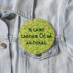 Badge Rond 10 Cm L'aide de Dieu est plus proche que la porte