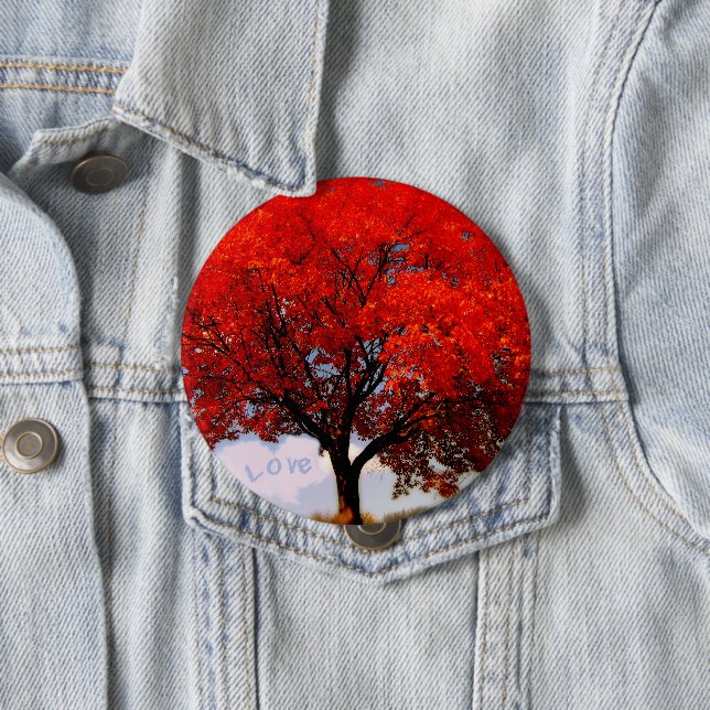 Badge Rond 10 Cm L'amour est dans l'air...Arbre rouge (En situation)