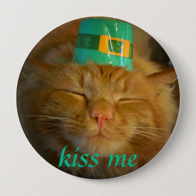 Badge Rond 10 Cm Le chat irlandais de lutin veut le baiser (Devant)