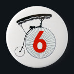 Badge Rond 10 Cm Le prisonnier numéro 6<br><div class="desc">" Vous êtes,  le numéro six !"</div>