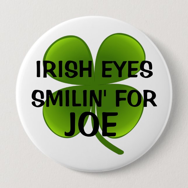 BADGE ROND 10 CM L'IRLANDAIS OBSERVE SMILIN POUR JOE (Devant)
