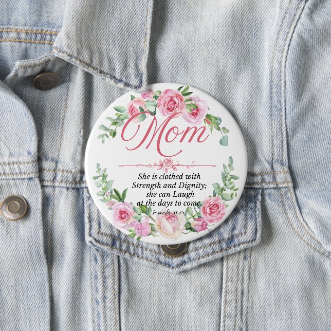 Badge Rond 10 Cm Maman - Proverbes 31:25 Fête des Mères Bible Verse (En situation)