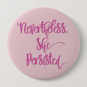 Badge Rond 10 Cm Néanmoins elle a persisté rose de bouton