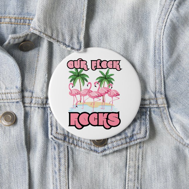 Badge Rond 10 Cm Notre troupe de choc Fête du flamant rose en famil (En situation)