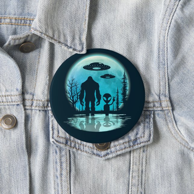 Badge Rond 10 Cm OVNI Alien Bigfoot (En situation)