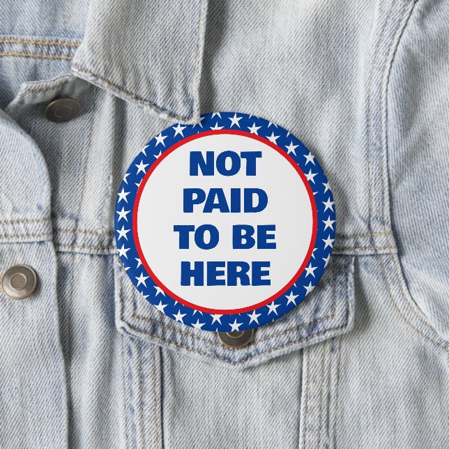 Badge Rond 10 Cm Pas payé d'être ici pour manifester (En situation)