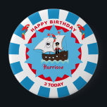 Badge Rond 10 Cm Pirate Birthday Cute Ship Kids Personnalisé<br><div class="desc">Conception amusante pour les enfants,  bateau de pirate complet avec perroquets; idéal pour les petits enfants et si facile à customiser avec un nom personnel et l'âge pour leur anniversaire</div>