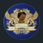 Badge Rond 10 Cm Prince africain Royal Birthday/bouton de baby<br><div class="desc">Prince africain Royal Birthday/prince africain adorable bouton de baby shower utilisant une couronne d'or sur la crête d'un lion majestueux avec un arrière - plan de bleu royal.</div>