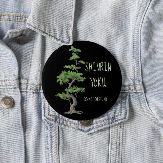 Badge Rond 10 Cm Shinrin~Yoku ne touchent pas à se baigner d'arbre (En situation)