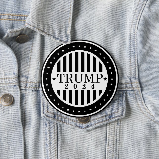 Badge Rond 10 Cm Trump 2024 (En situation)