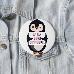 Badge Rond 10 Cm Un pingouin tenant un panneau avec un texte person