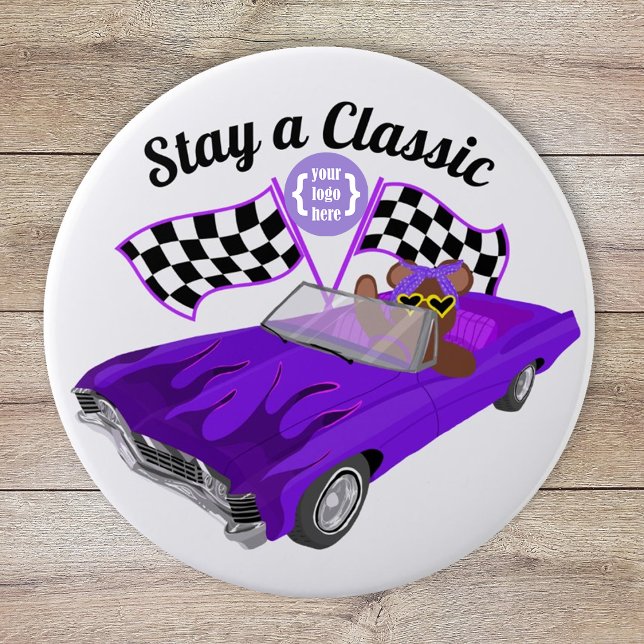 Badge Rond 10 Cm Voiture Classique Convertible Violet, Drapeaux À d (logo promotional purple car show car club girl's youth organization fund raiser, bear in a race car)