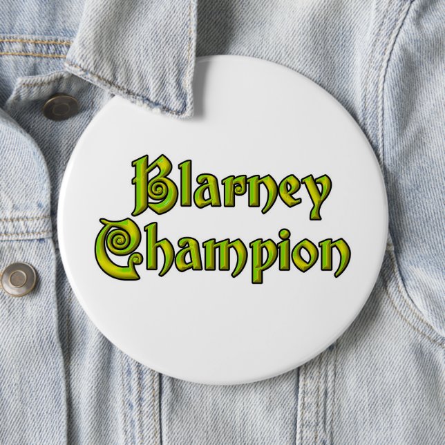 Badge Rond 15,2 Cm Blarney Champion bouton blanc colossal (En situation)