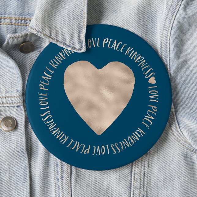 Badge Rond 15,2 Cm Blue Gold Love Peace Kindness Coeur inspiré (En situation)
