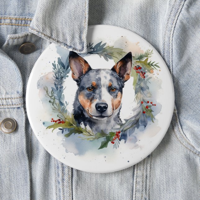 Badge Rond 15,2 Cm Blue Heeler Christmas Wreath Festive Pup (En situation)