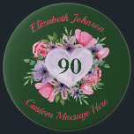 Badge Rond 15,2 Cm Bouton vert personnalisé 90e anniversaire<br><div class="desc">Vous cherchez une idée cadeau bon marché pour une femme de 90 ans? Elle va adorer ce magnifique bouton vert 90ème anniversaire avec un joli design de coeur floral. Ajoutez son nom au-dessus du coeur floral, et tout message de votre choix en dessous. Une bonne façon pour elle de faire...</div>