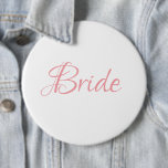 Badge Rond 15,2 Cm Bride Pink Script Mariage Élégant Simple Chic<br><div class="desc">Belle élégante touche/broche de script rose pour la mariée. Les gens verront ce joli bouton et vous souhaitent "Félicitations" pour votre mariage.</div>