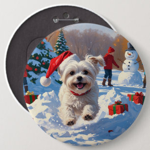 Badge Rond 15,2 Cm Chien maltais courant dans la neige avec un chapea