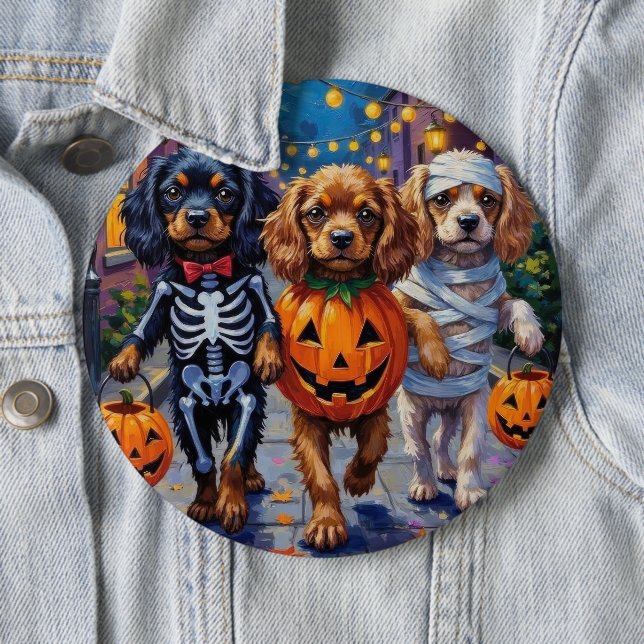 Badge Rond 15,2 Cm Chiens Espagnols Tibétains En Costumes D'Halloween (En situation)