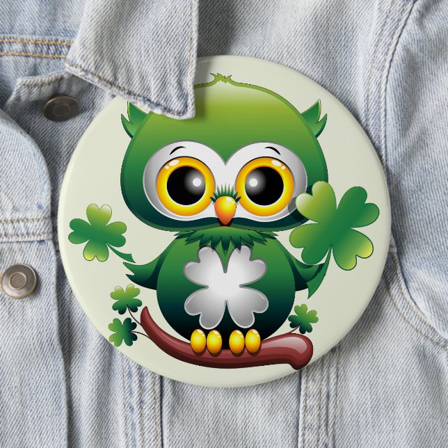Badge Rond 15,2 Cm Chouette bébé St Patrick dessin animé mignon (En situation)