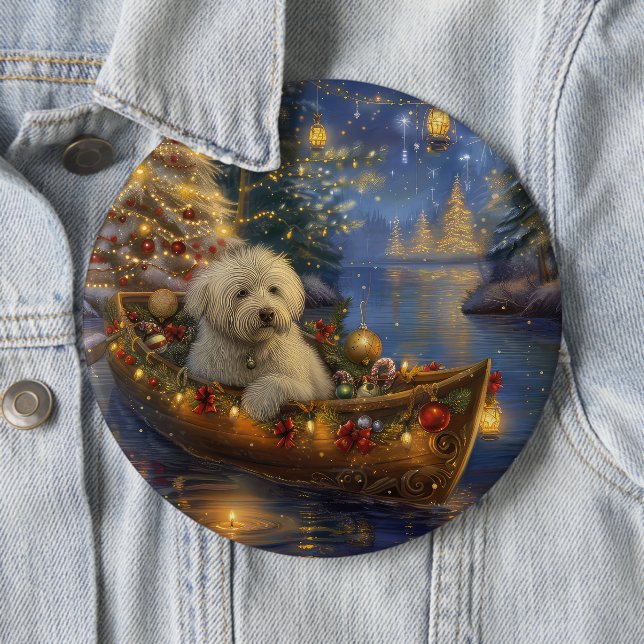 Badge Rond 15,2 Cm Coton De Tulear Noël Festive Voyage (En situation)
