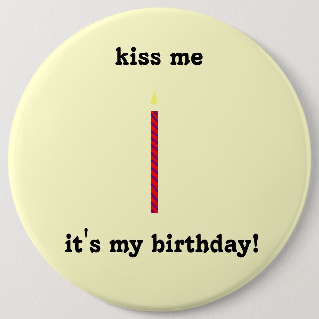 Badge Rond 15,2 Cm embrassez-moi, il est mon anniversaire ! (Devant)