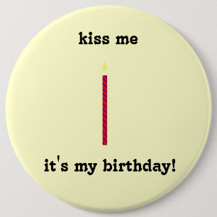 Badge Rond 15,2 Cm embrassez-moi, il est mon anniversaire !