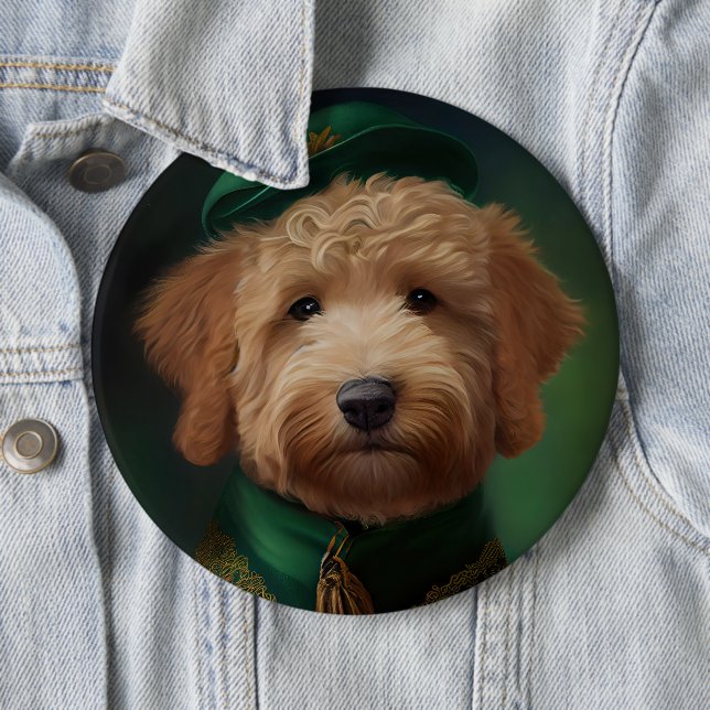 Badge Rond 15,2 Cm Goldendoodle Dog en tenue de la Saint Patrick (En situation)