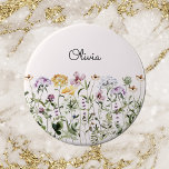 Badge Rond 15,2 Cm Jardin Fleur sauvage de l'aquarelle monogramme<br><div class="desc">Apportez une touche de beauté naturelle dans votre style avec notre bouton Jardin Fleur sauvage. Découvrez une délicieuse collection de fleurs colorées qui apportera le charme de la nature à l'intérieur. Vous pouvez le personnaliser en ajoutant votre nom. Un cadeau pour les amoureux de la nature et des fleurs.</div>
