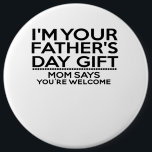 Badge Rond 15,2 Cm Je suis vos cadeaux de Fêtes des pères pour la Fêt<br><div class="desc">Je suis votre cadeau de Fête des pères Maman dit que vous êtes des cadeaux de bienvenue pour Fête des pères cadeau pour papa amoureux de famille</div>