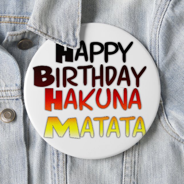Badge Rond 15,2 Cm Joyeux anniversaire Hakuna Matata Graphique inspir (En situation)