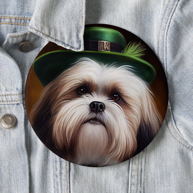 Badge Rond 15,2 Cm Malti Tzu Chien en Robe de la Saint Patrick (En situation)