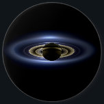 Badge Rond 15,2 Cm Saturne a éclipsé le Soleil depuis l'orbiteur Cass<br><div class="desc">La sonde Cassini de la NASA s'est cachée derrière Saturne, capturant une scène dramatique : la forme majestueuse de la géante gazeuse, sept de ses lunes et même un petit point pâle de la Terre au loin, tous illuminés par le soleil filtrant à travers les anneaux. Ce point de vue...</div>