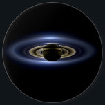 Badge Rond 15,2 Cm Saturne Éclipse le Soleil de Cassini Orbiter<br><div class="desc">L'engin spatial Cassini de la NASA s'est caché derrière Saturne, capturant une scène dramatique : la forme majestueuse du géant du gaz, sept de ses lunes, et même un tout petit point pâle de la Terre au loin, le tout éclairé par le soleil qui filtre à travers les anneaux. Ce...</div>