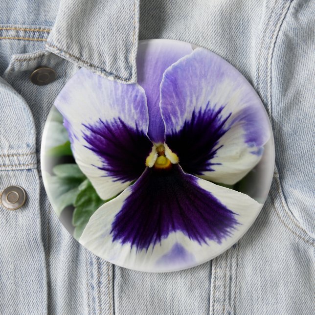 Badge Rond 15,2 Cm violet profond sur blanc (En situation)