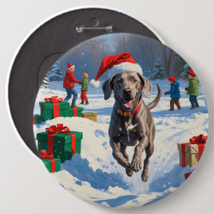 Badge Rond 15,2 Cm Weimaraner courant dans la neige avec un chapeau d