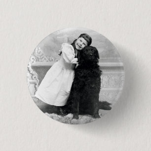 Badge Rond 2,50 Cm 1890 filles de sourire et son chien de chien