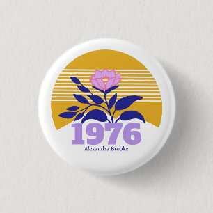 Badge Rond 2,50 Cm 50e 60e anniversaire soleil moderne rétro nom Bout